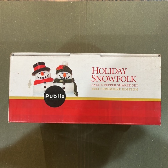 2004 Publix Holiday Snowfolk salt and pepper shaker set - Picture 3 of 4